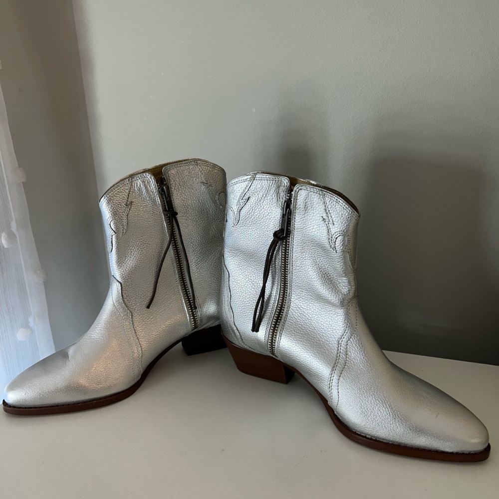 Free People New Frontier Silver Leather Western Ankle Booties - Picture 6 of 10
